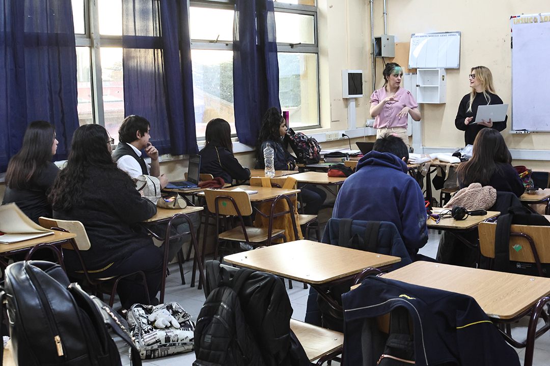 Clase de la profesora Constanza Cifuentes en el INSUCO de Punta Arenas