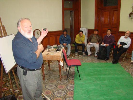 Doctor Luis Felipe Bate dictando taller