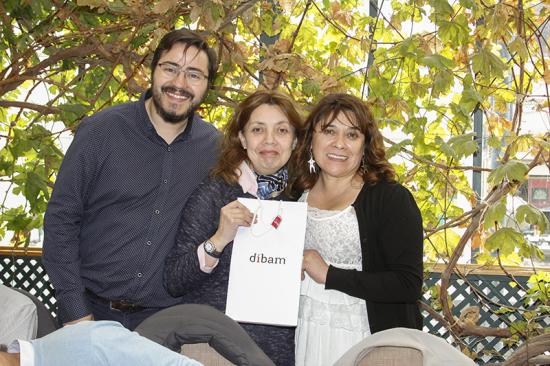 Dusan Martinovic, Director MRM (s), Paola González e Isabel López, Coordinadora de Bibliotecas Públicas.